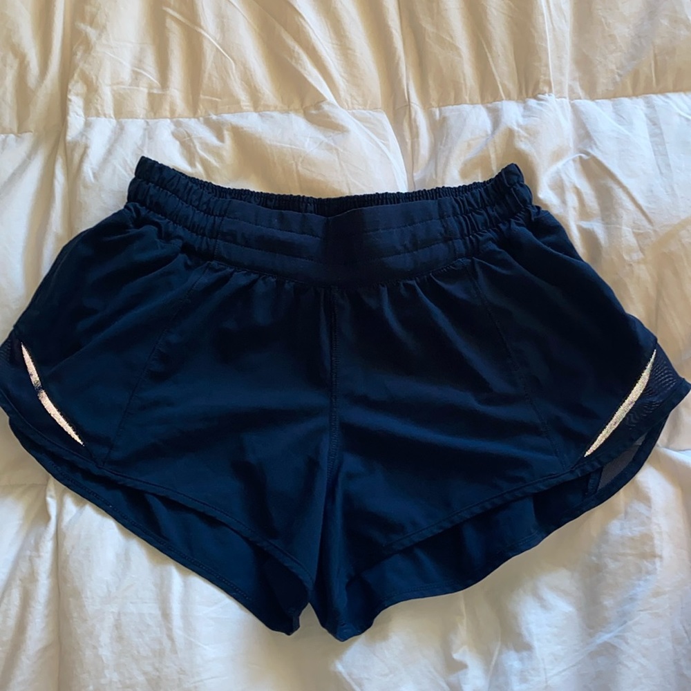 Lululemon 2.5 hotty hot low rise shorts